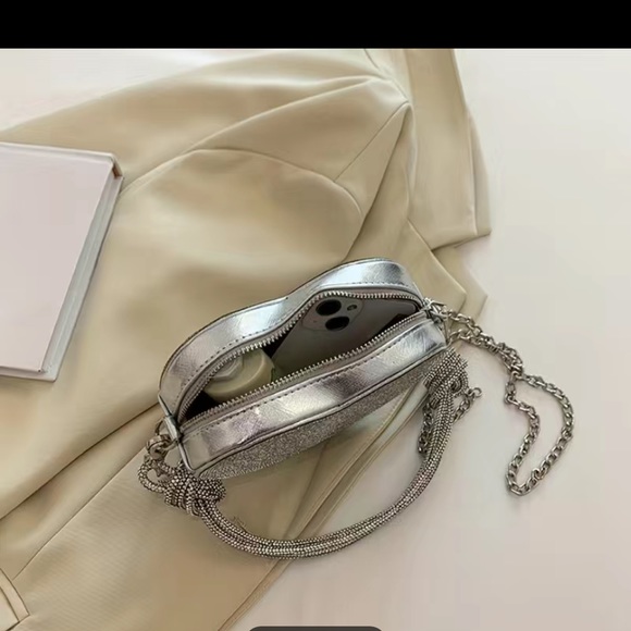 New Heart Shaped Rhinestone Handbag - Picture 4 of 4